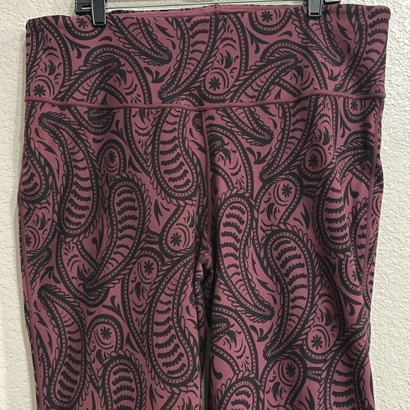 Women with control Plus size Black/Purple Floral print Leggings (2X) - Picture 7 of 7
